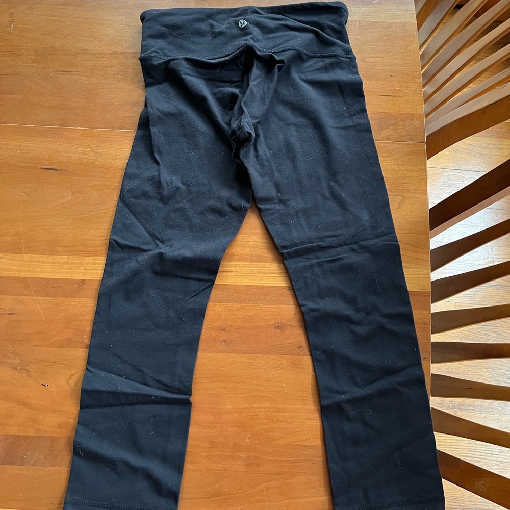 Cropped black lululemon leggings